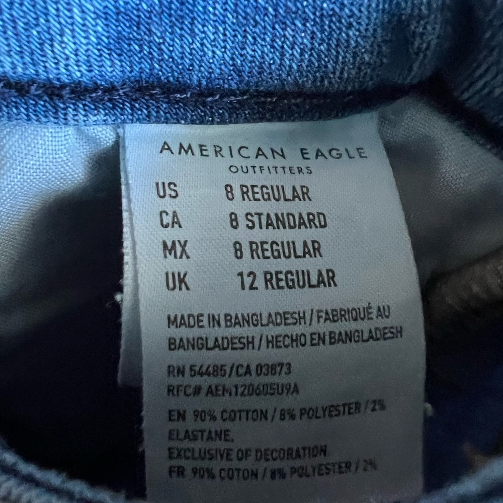 Hi there I’m selling these American eagle jeans - Picture 3 of 3